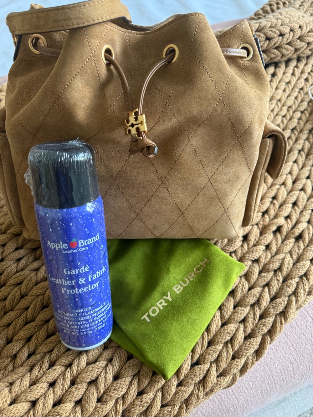 🧡🤎TORY BURCH CHARLIE QUILTED SUEDE DRAWSTRING IN TOFFEE
(Pre-treated & Perfect!) - Picture 7 of 7